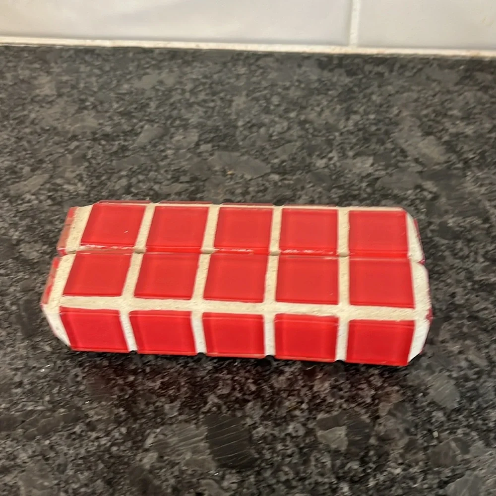 Tile picture holder / display shelf